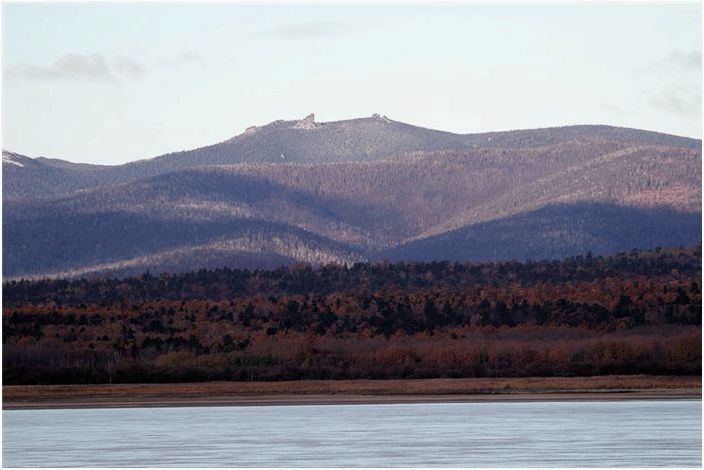 Амурский столб, камень Шермана. Хабаровский край, Дальний Восток, приток хребта Чаятин, гора Сиур © Алена Кухтина / Фотобанк Лори