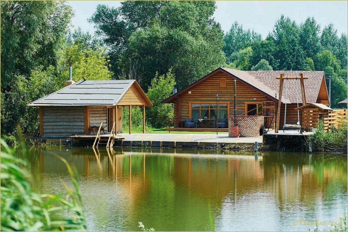 Комфортные коттеджи на берегу озера в Свердловской области: отличное место для отдыха.