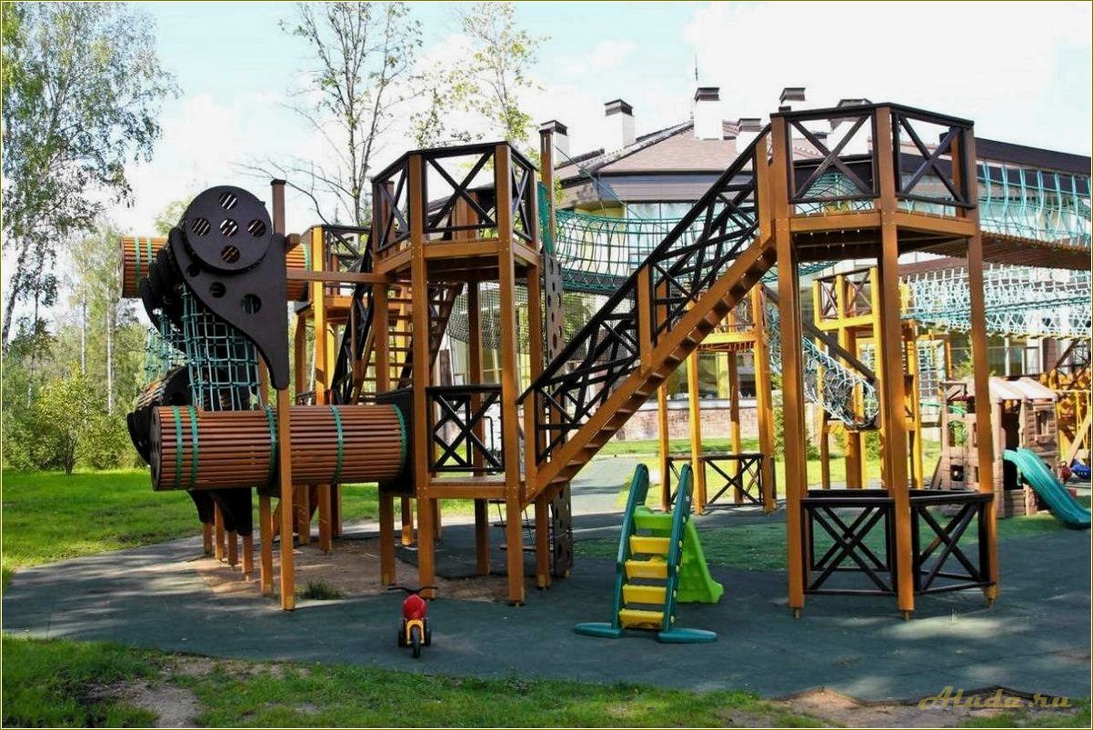 Отдых с детьми в Свердловской области: база отдыха с удобной детской площадкой