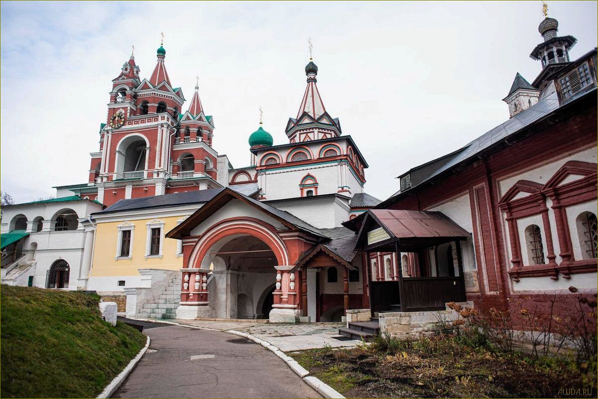 Главные достопримечательности Московской области — исторические замки, прекрасные парки и культурное наследие