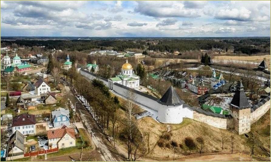 Достопримечательности города Печоры в Псковской области — откройте для себя уникальное наследие и красоту