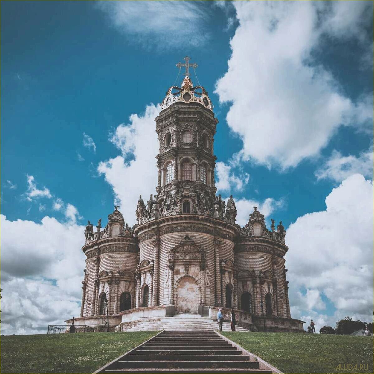 Узнайте о захватывающих новых достопримечательностях Московской области — от современных архитектурных шедевров до исторических мест