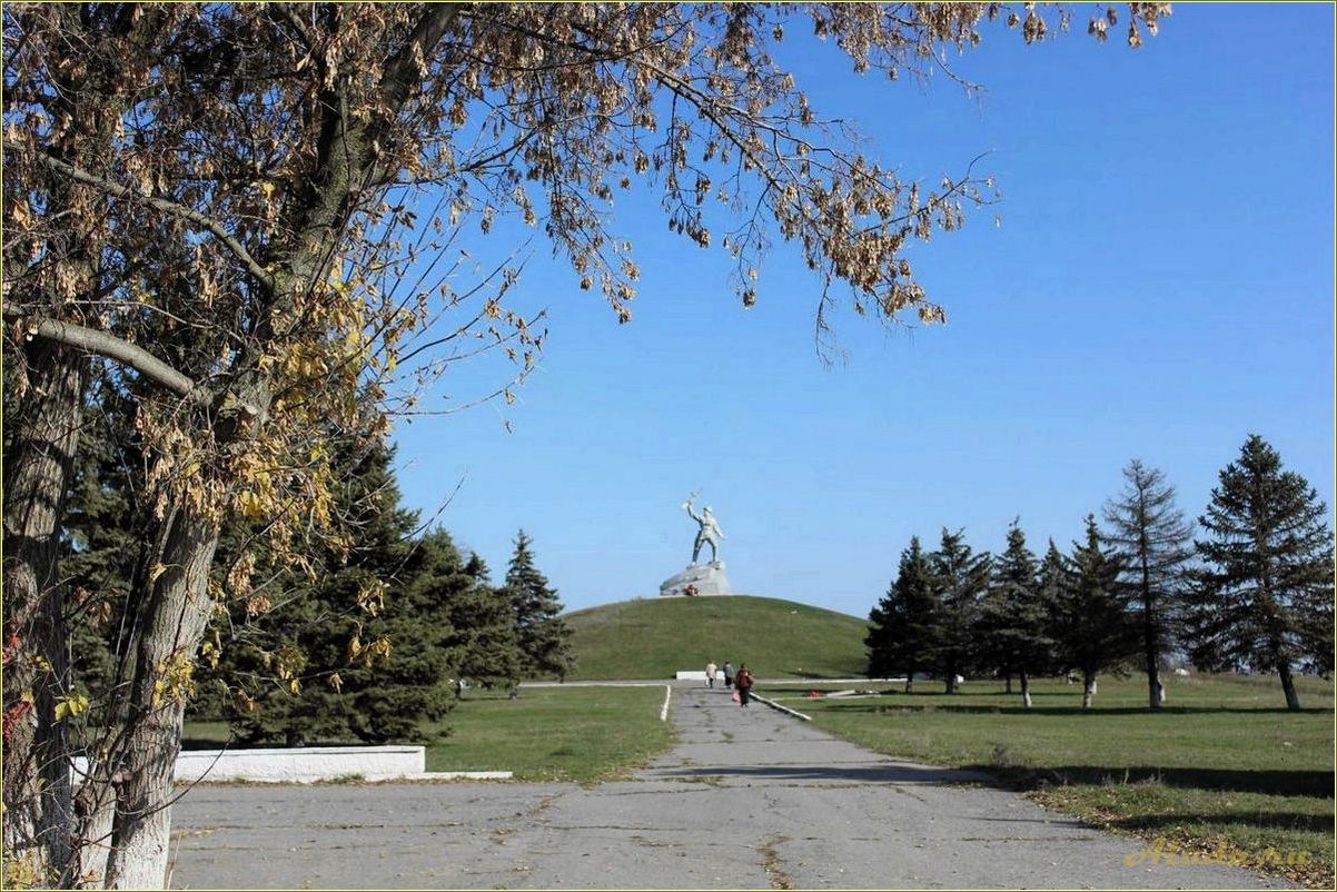 (матвеев, курган, одна, удивительных) Матвеев курган — одна из самых удивительных и загадочных достопримечательностей Ростовской области, притягивающая туристов своей историей и атмосферой