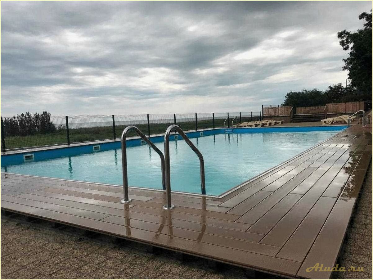 Приморская жемчужина Ростовской области — отдых у бассейна