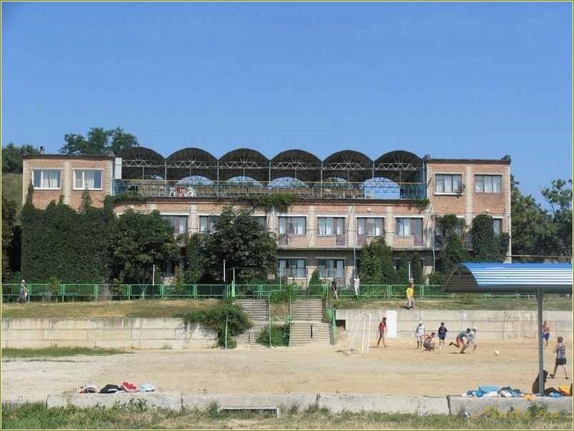 Приморская жемчужина Ростовской области — отдых у бассейна