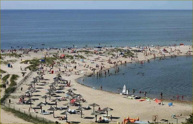 Пляж янтарный Калининградской области — идеальное место для отдыха и релаксации в окружении природных богатств