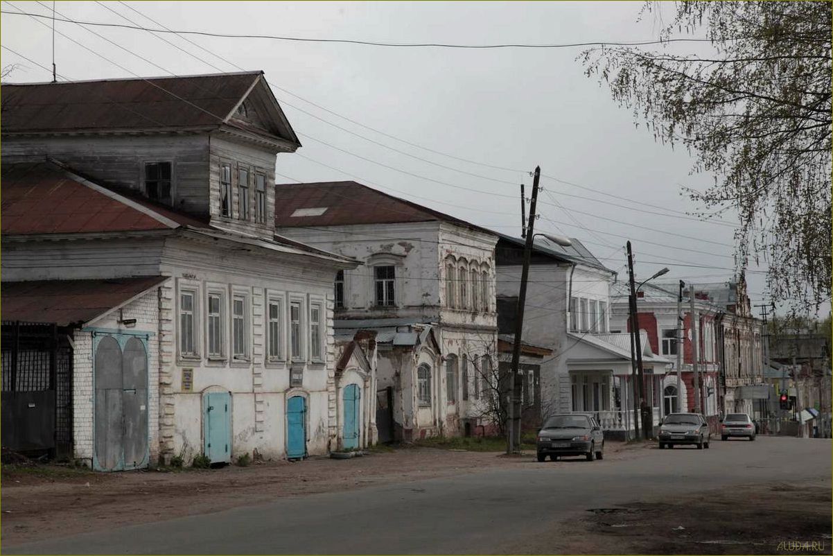 Исследуйте удивительные достопримечательности города Яранска Кировской области и погрузитесь в его богатую историю и культуру