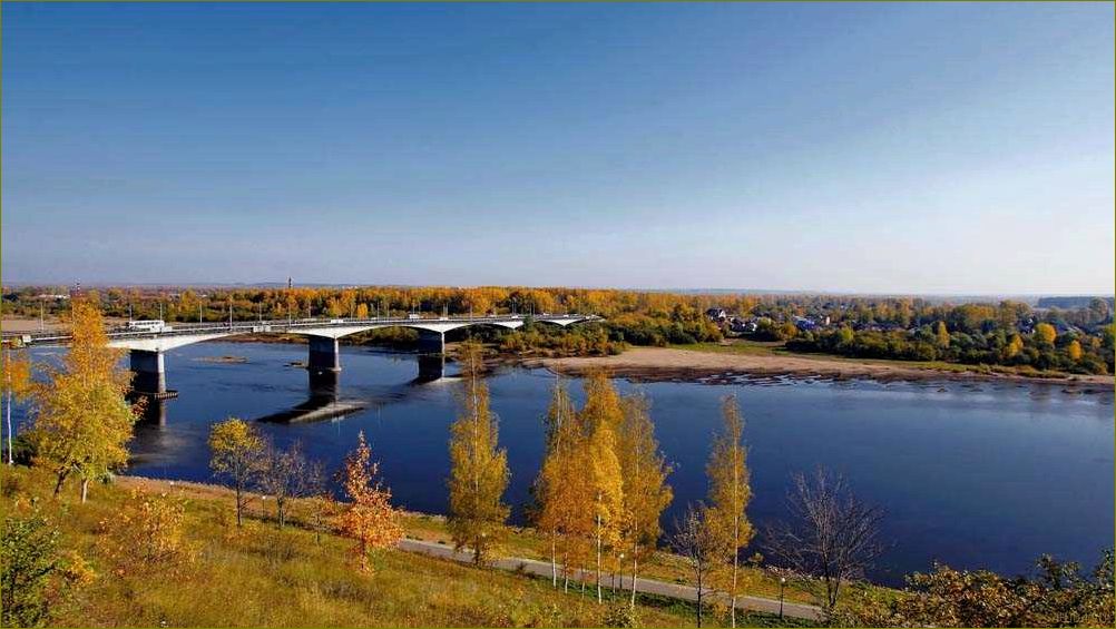 Насладитесь красотами осени в Кировской области — идеальный отдых в окружении ярких осенних красок, уютных коттеджей и вкуснейших местных деликатесов