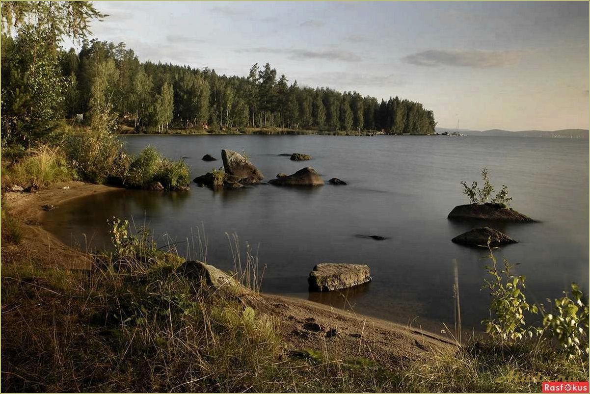 Озеро Исетское: свердловская область, база отдыха